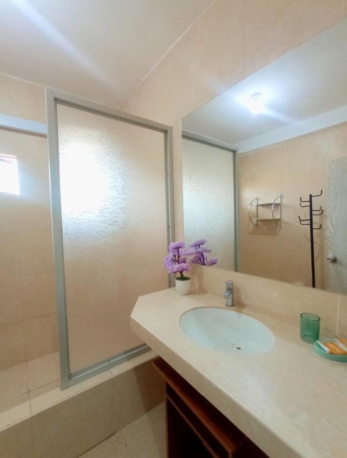 Deluxe Hotel Talara - A 5 Minutos Del Aeropuerto Y Plaza De Armas Habitación foto