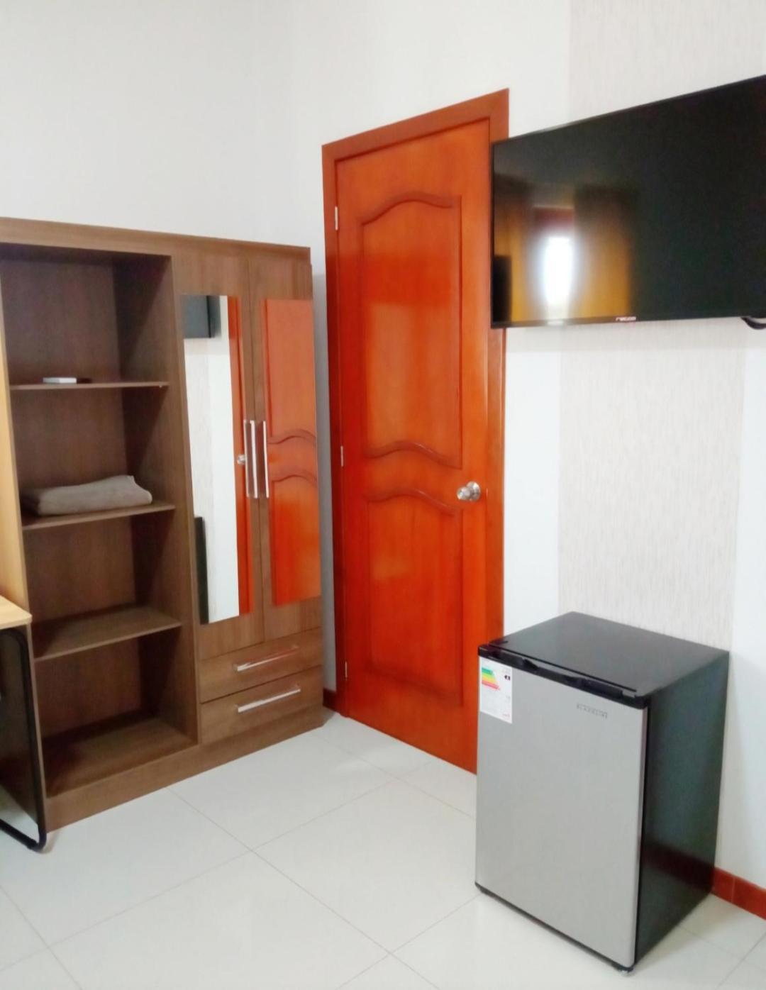 Deluxe Hotel Talara - A 5 Minutos Del Aeropuerto Y Plaza De Armas Habitación foto